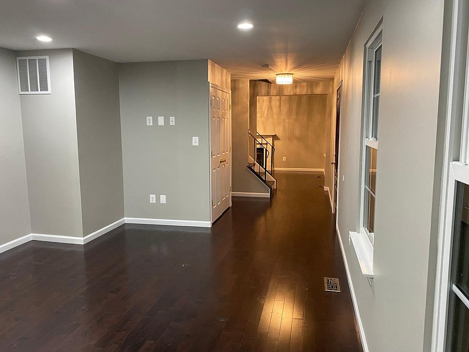 Foyer Entryway Area- side view