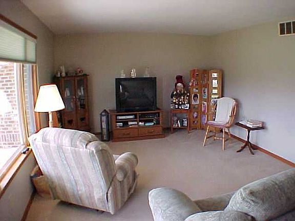 3rd image of 118 Westlake Dr