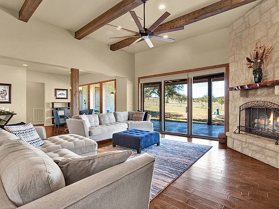 3rd image of 3708 La Cumbre Cir