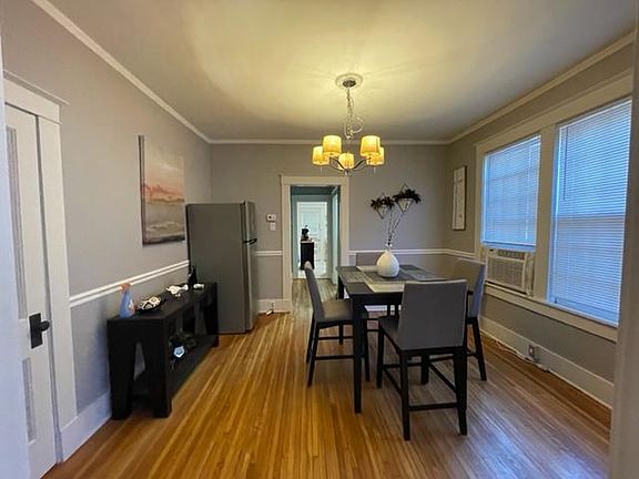 5th image of 703 N Evergreen St #2