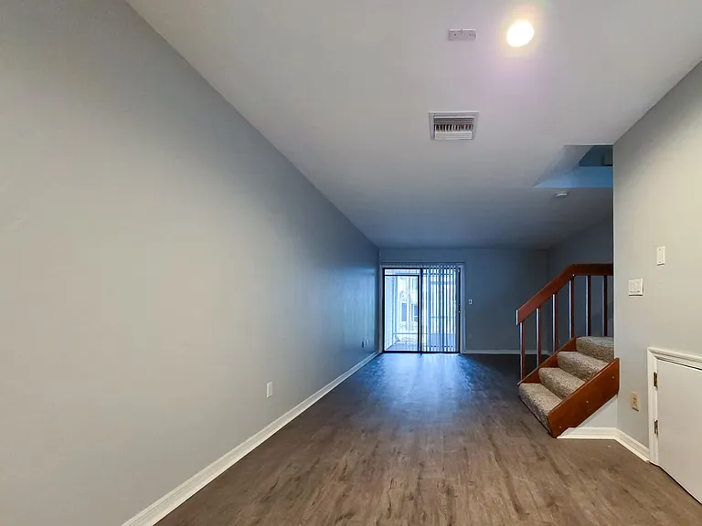 6210 SW 8th Ln — Photo 6