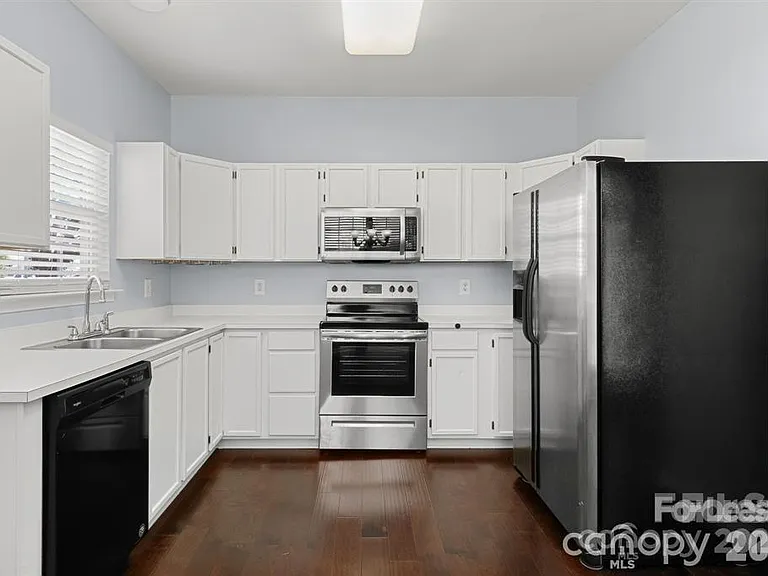 6828 Ayrshire Glen Pl — Photo 2