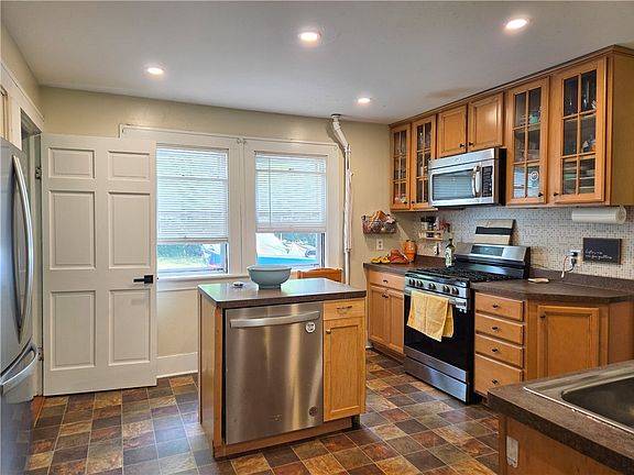 3rd image of 7339 Groveland Station Rd
