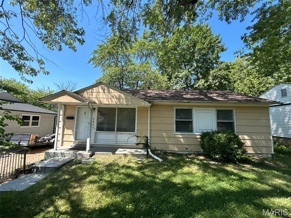9855 Medford Dr, Saint Louis, MO 63136