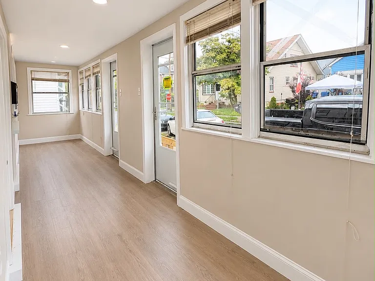 20 Leland Ave — Photo 2
