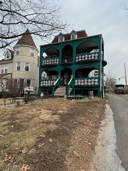 1st image of 162 N Walnut St