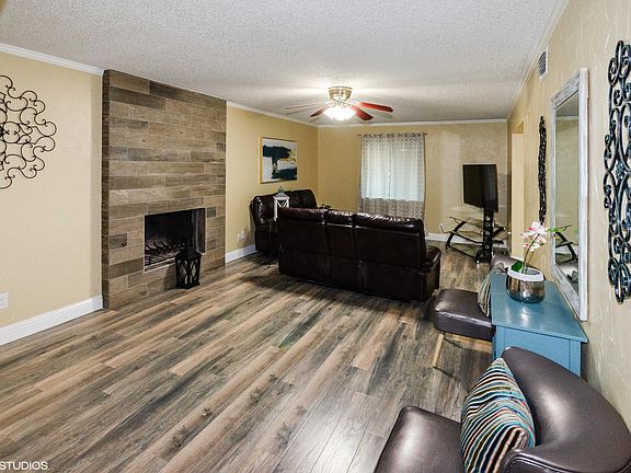 3rd image of 3727 Twin Oaks Ct