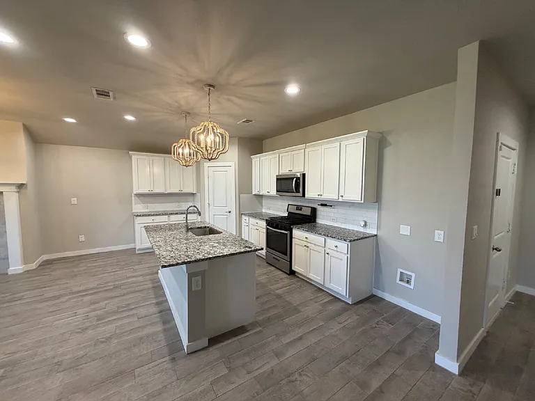 328 Ranger St — Photo 4