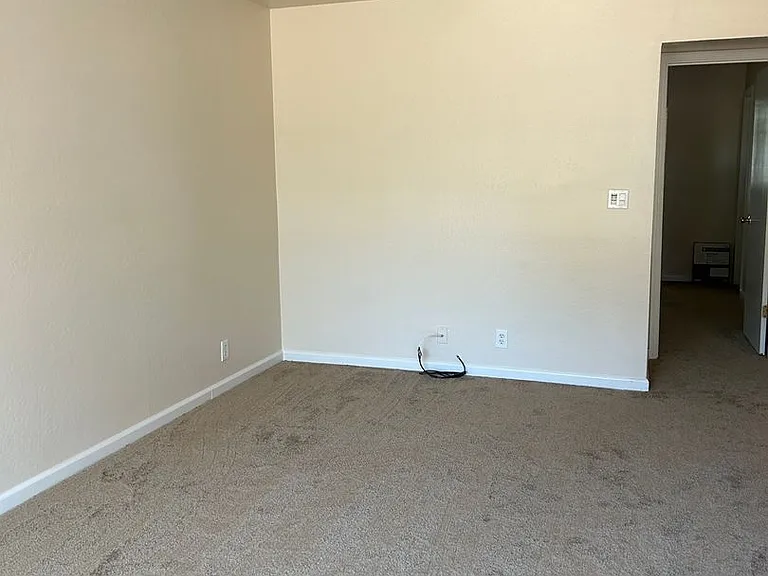341 E Alaska Ave — Photo 5