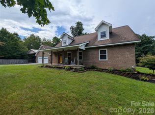213 Rustling Pines Dr, Hendersonville, NC 28792