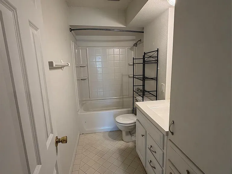 3011 Longwood Ln — Photo 12
