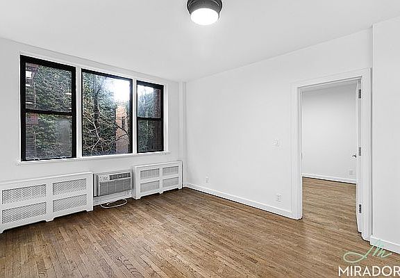 3rd image of 116 Thompson St APT 3a