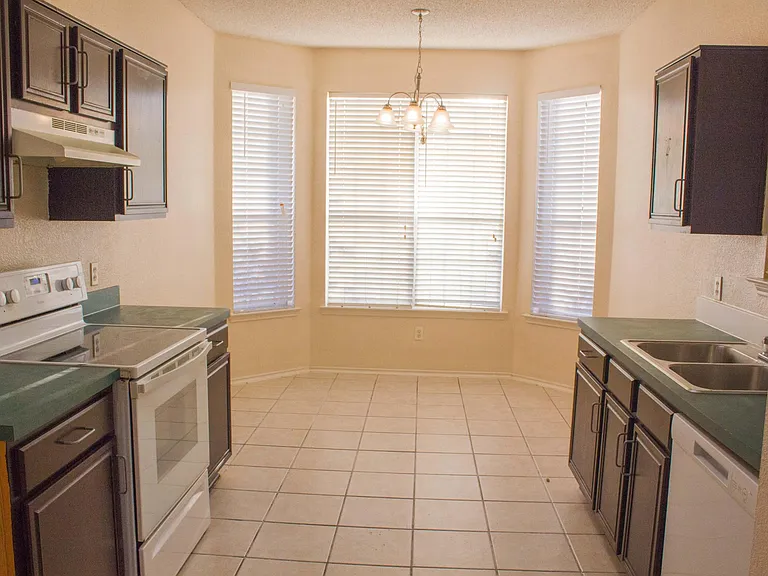7212 Park Creek Cir W — Photo 4