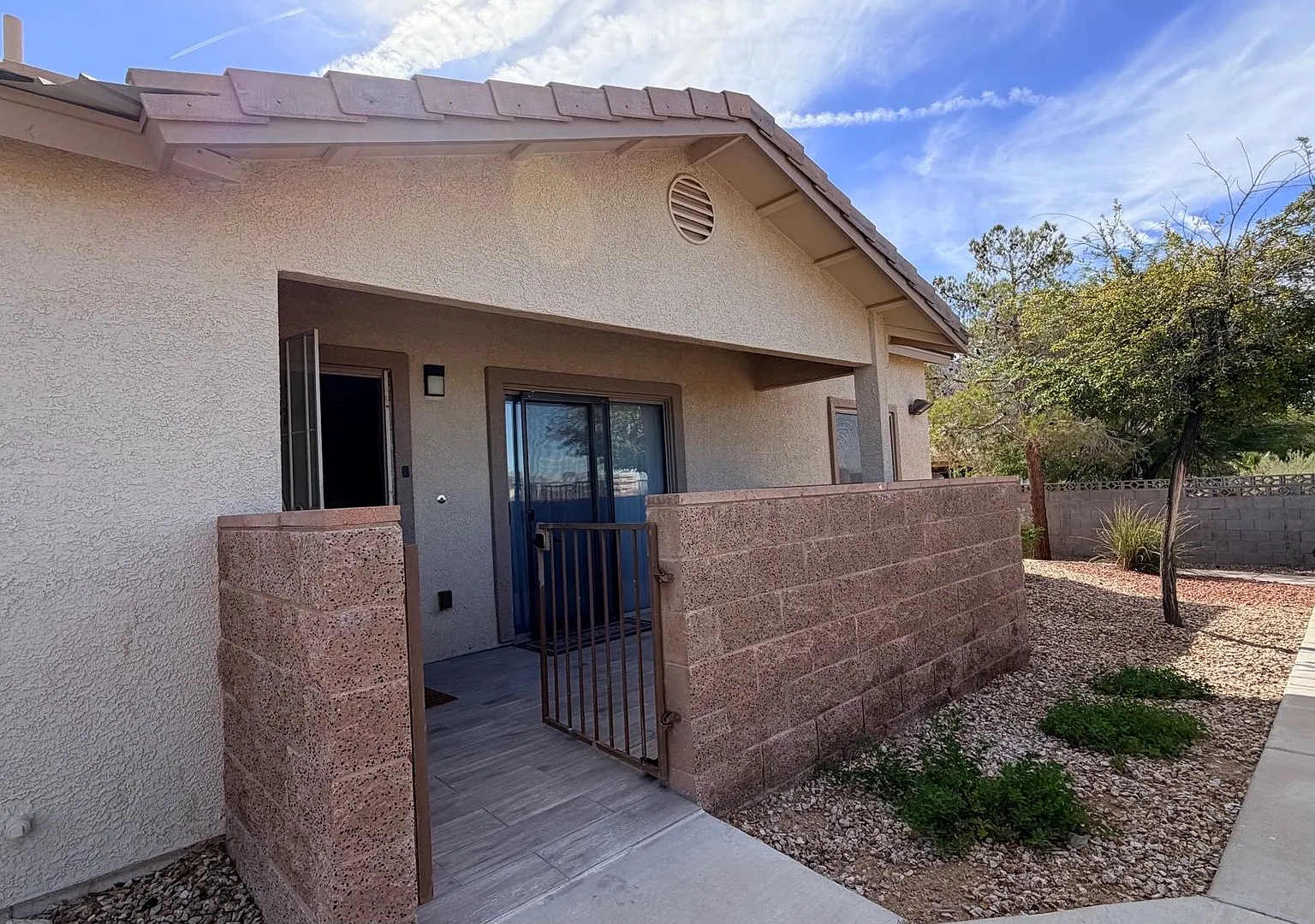Gated 3 Bedroom Townhome with attached garage — Photo 1