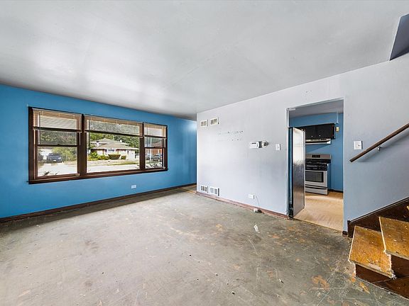 3rd image of 15101 Beachview Ter