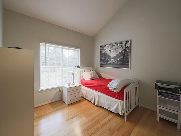 5th image of 5652 Versailles Ave