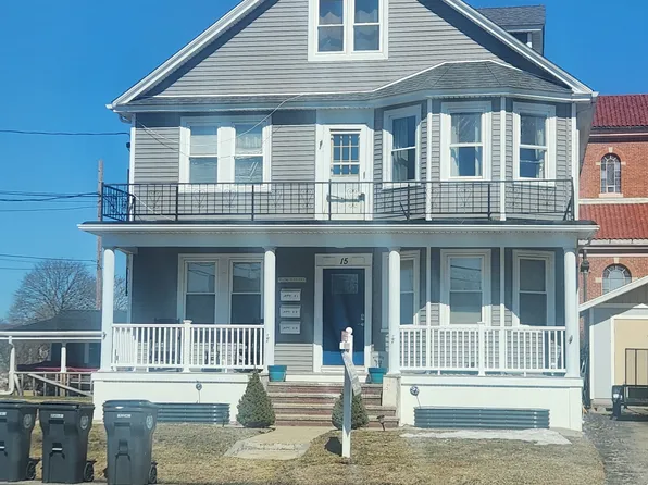15 Vallone Rd, Cranston, RI 02920
