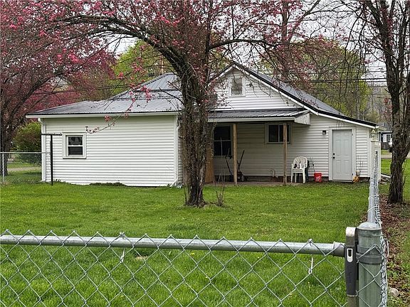 3rd image of 3325 Riverside Dr