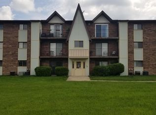 1240 Chalet Rd APT 101, Naperville, IL 60563