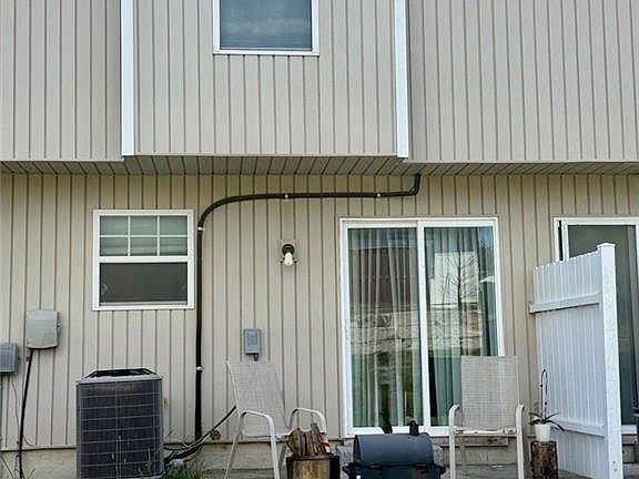 3rd image of 262 Pointe Ln
