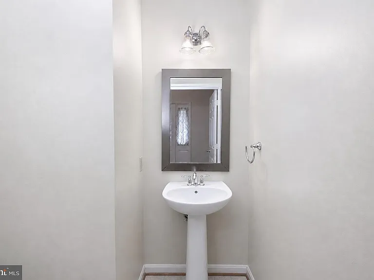 3940 Kathryn Jean Ct — Photo 10