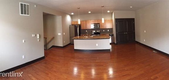 (B3) Alt View of Kitchen-Living