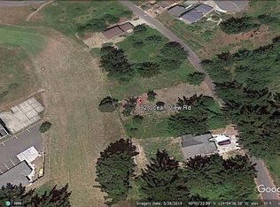 92 Ocean View Rd, Whitethorn, CA 95589