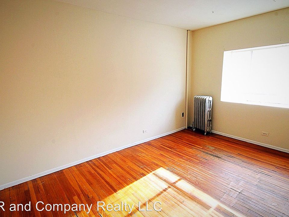 2nd image of 202 Pearl St APT 2R