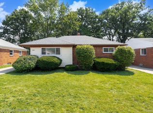 24278 Wilmot Ave, Eastpointe, MI 48021