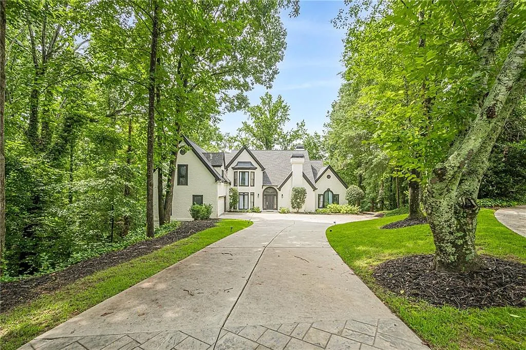 6 bed, 4.5 bath, 7100 sqft, $11,900 — Photo 3