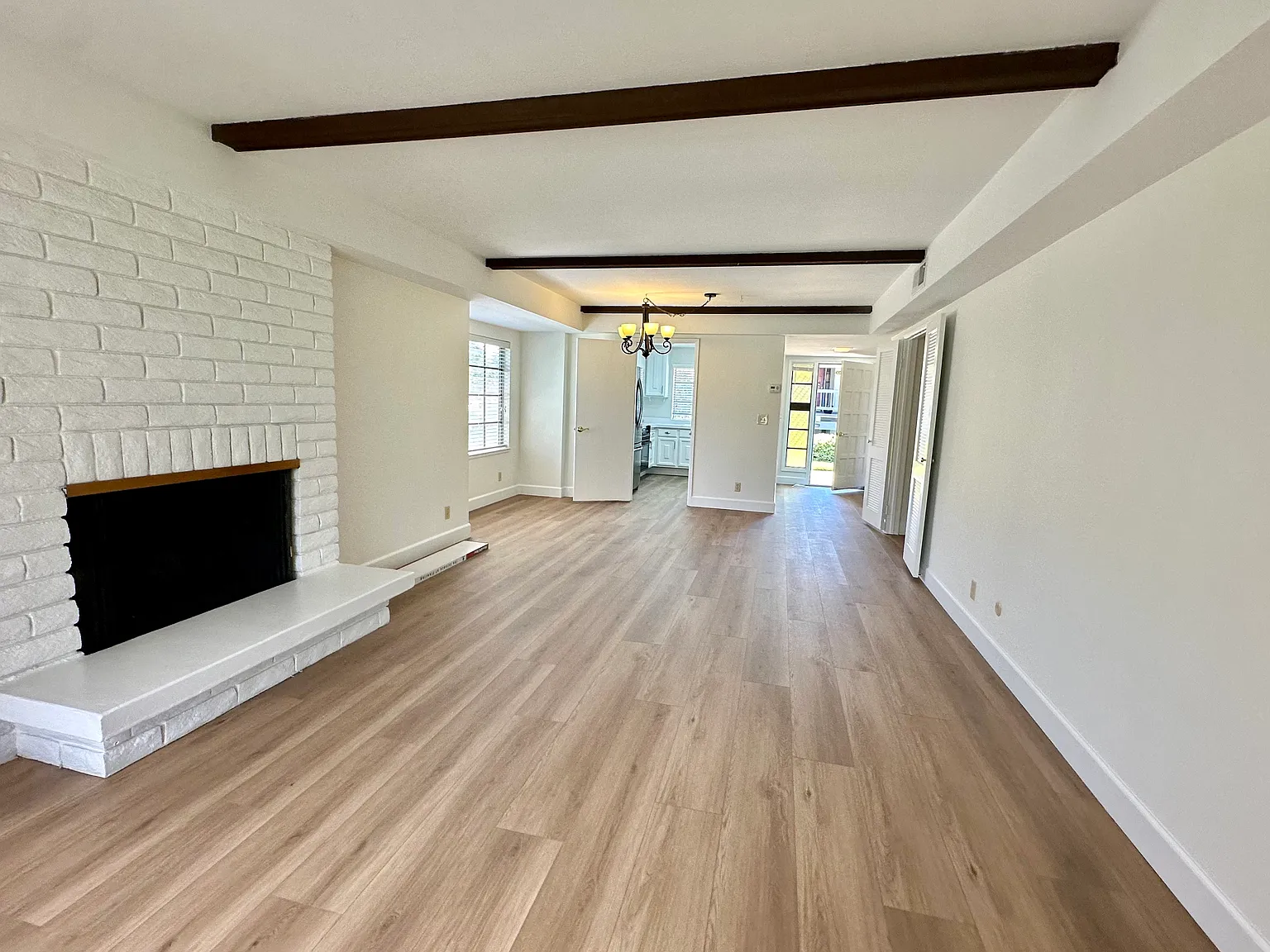 1 bed, 947 sqft, $3,500 — Photo 4