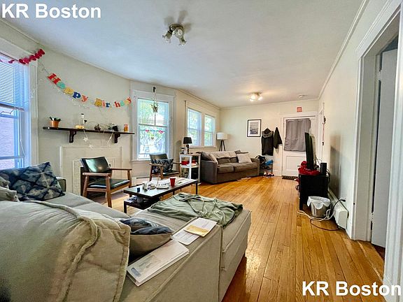 5th image of 793 Washington St #1