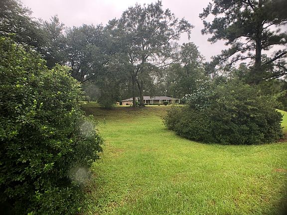3rd image of 19 Lakeside Dr