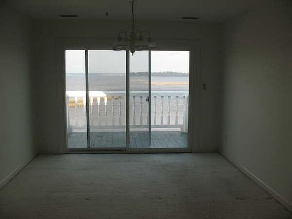 dining room with balcony