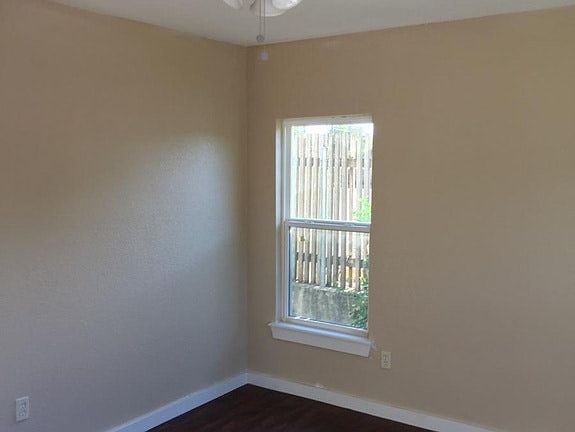 5th image of 710 Poinsettia St