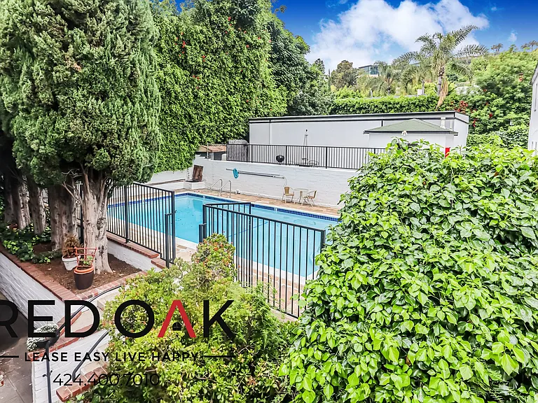 1111 N Doheny Dr #A — Photo 6