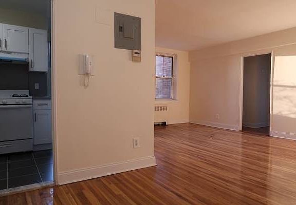 2nd image of 14306 Barclay Ave APT 5F