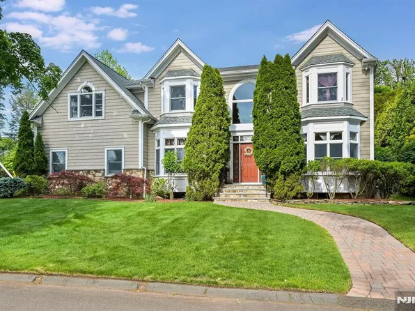 111 Magnolia Ave, Cresskill, NJ 07626