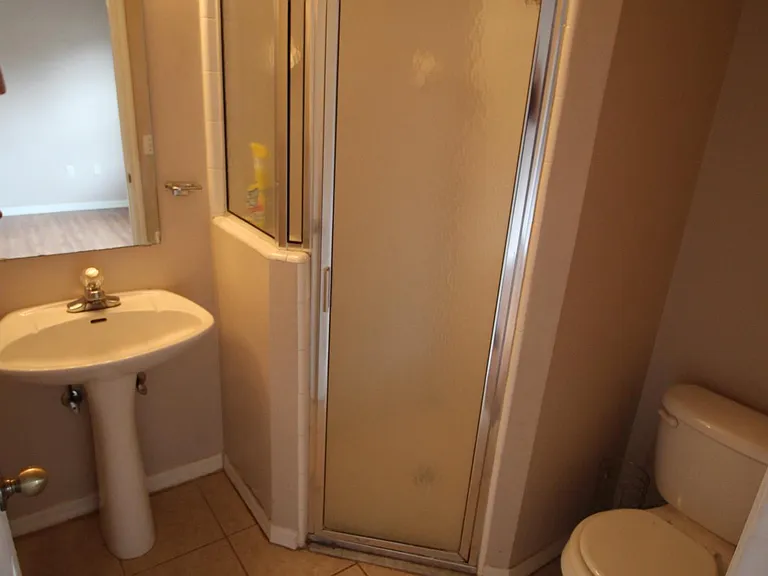 S7713-19 - Bathroom #3