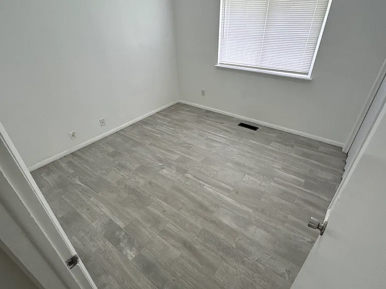 1216 E Hartford St — Photo 20