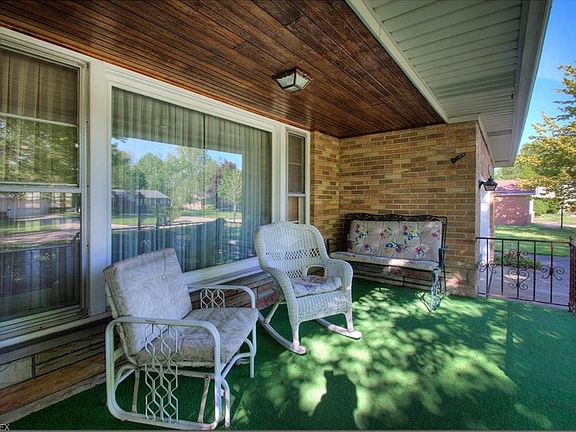 3rd image of 1926 Caronia Dr