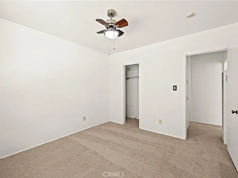 130 E Saint Joseph St #C — Photo 8