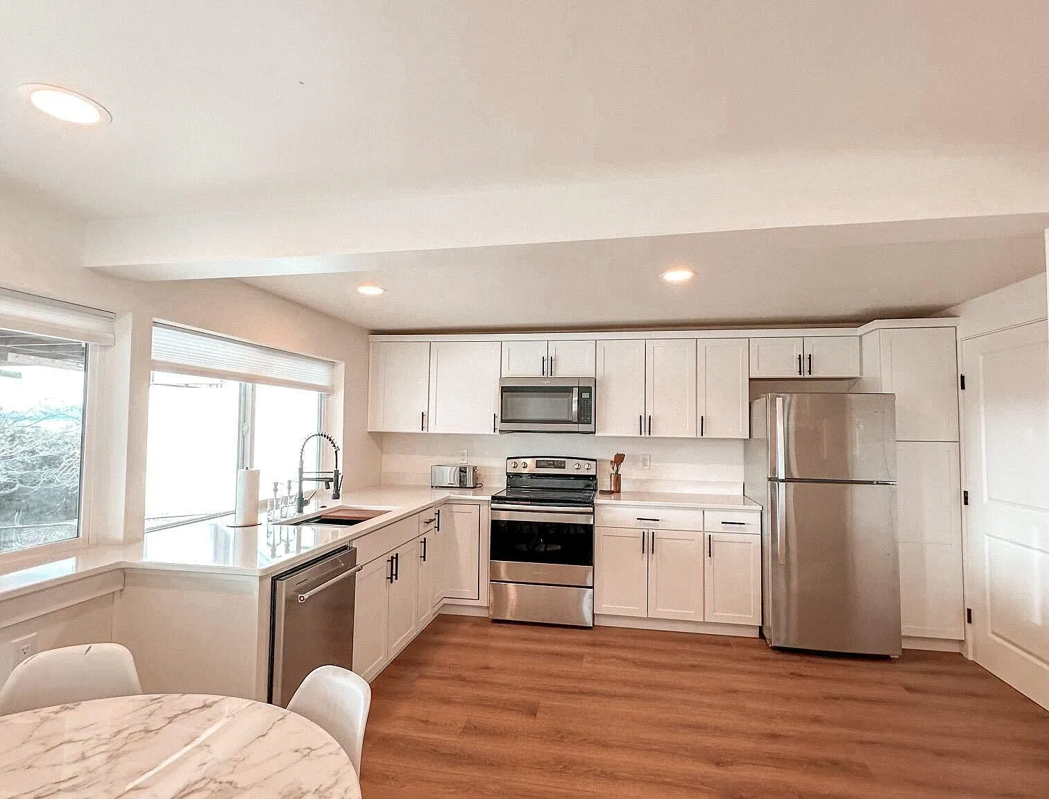 2 bed, 1000 sqft, $2,500 — Photo 3