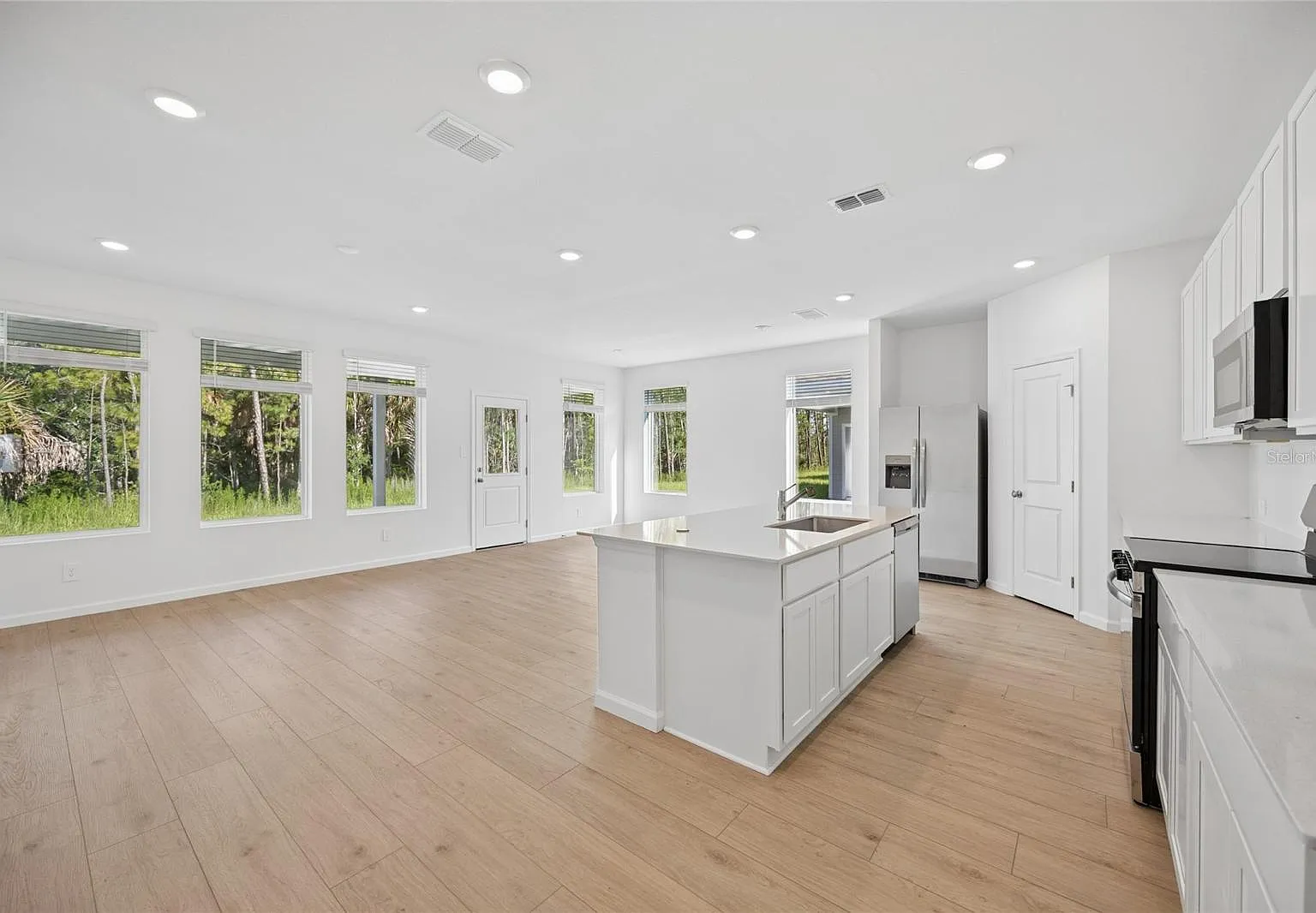 3 bed, 1882 sqft, $2,100 — Photo 3