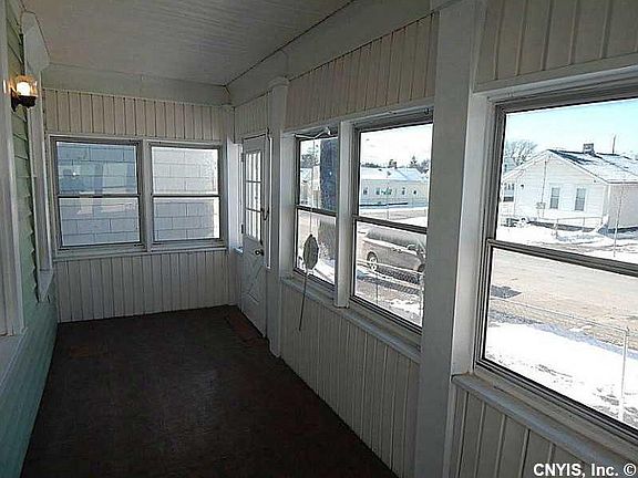 5th image of 404 Carbon St