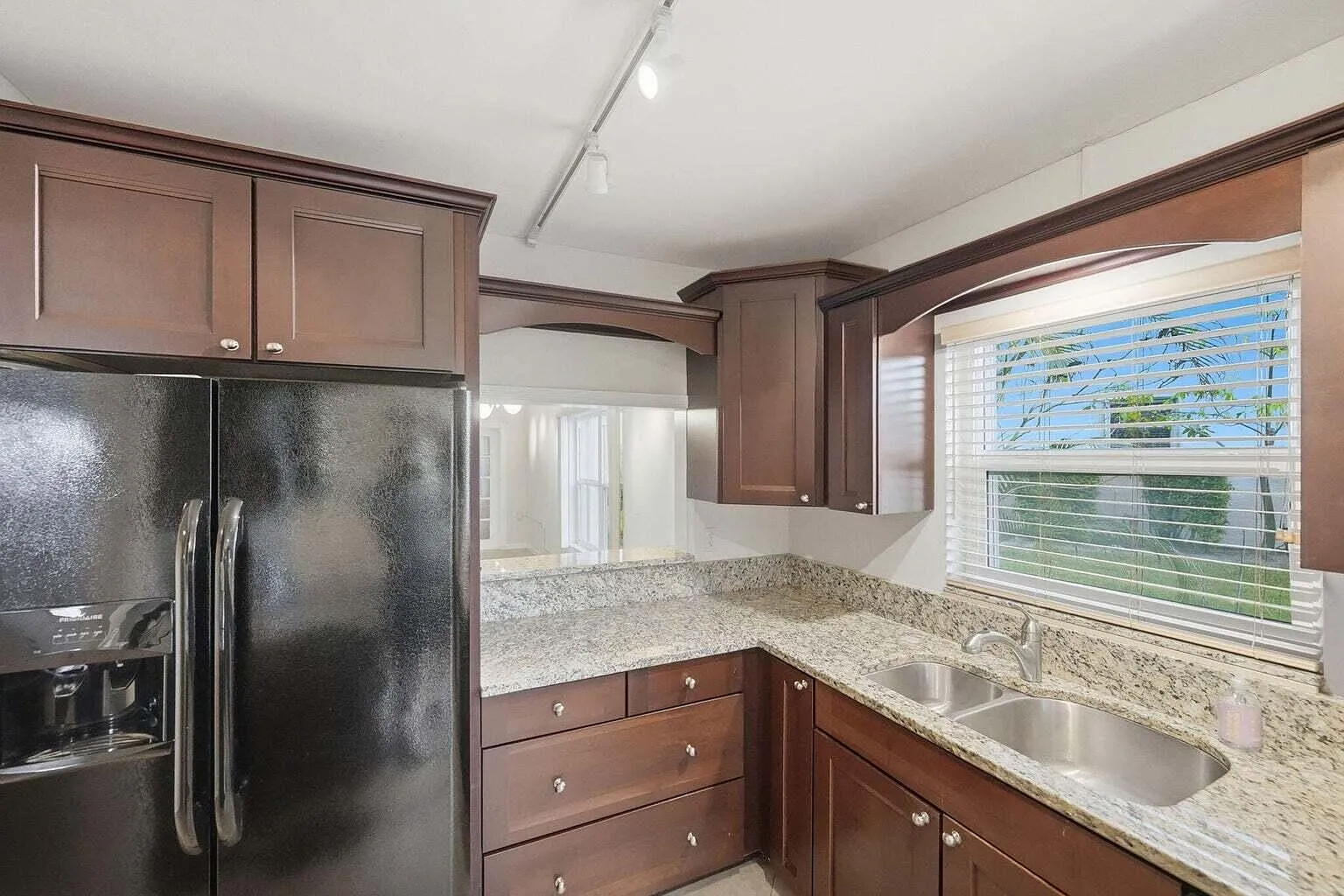 2 bed, 2.0 bath, 1095 sqft, $2,000 — Photo 3