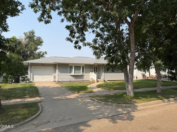 609 14th Ave W, Williston, ND 58801