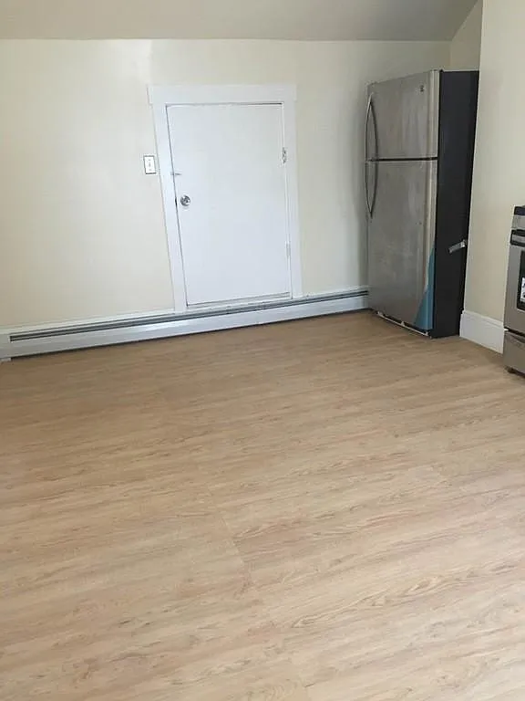 4 bed, 1300 sqft, $8,000 — Photo 3