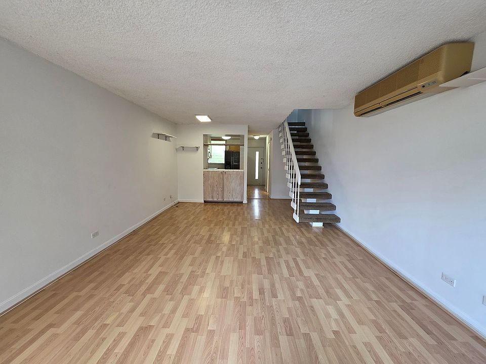 1st image of 500 University Ave APT 338