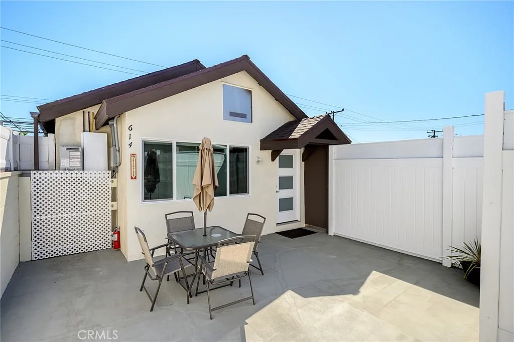 2 bed, 832 sqft, $2,800 — Photo 1